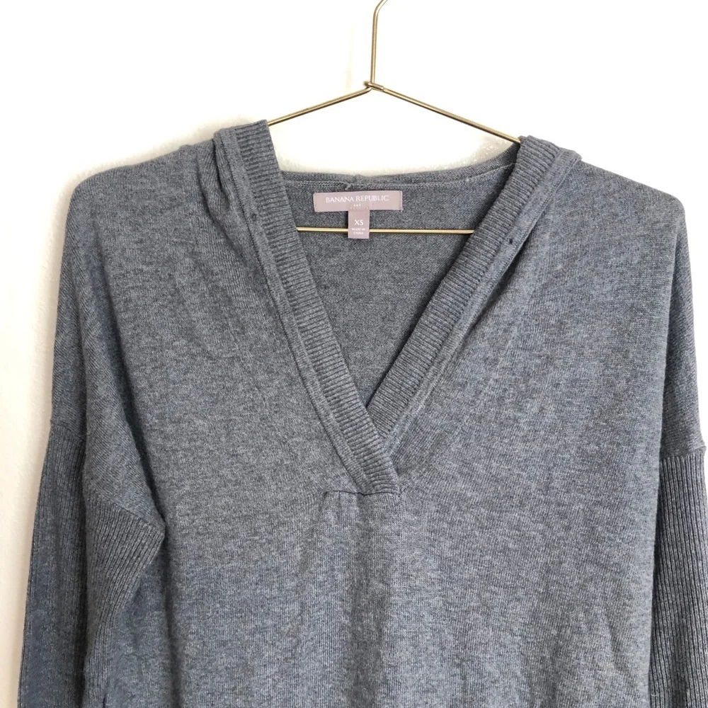 Banana Republic XS v-neck pullover hoodie sweater - Picture 4 of 9